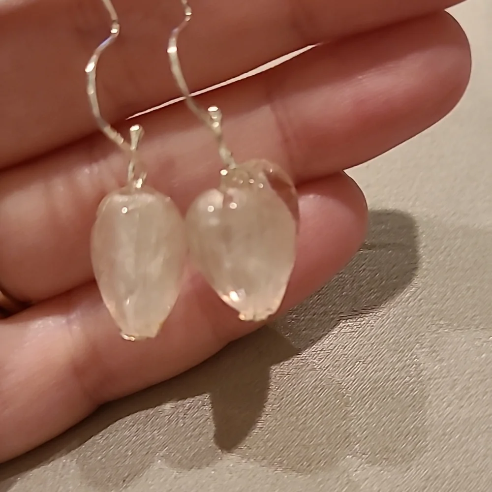 Light pink heart sterling silver drop earrings - Picture 3 of 8